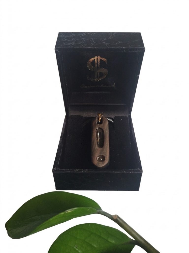 Saitenschmuck „Noten“ Halskette aus Makassar Ebenholz mit Amethyst
