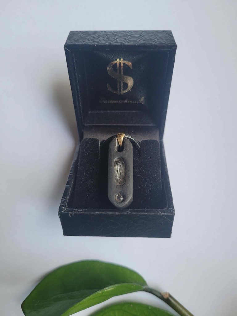 Saitenschmuck „Noten“ Halskette aus Ebenholz mit Amethyst