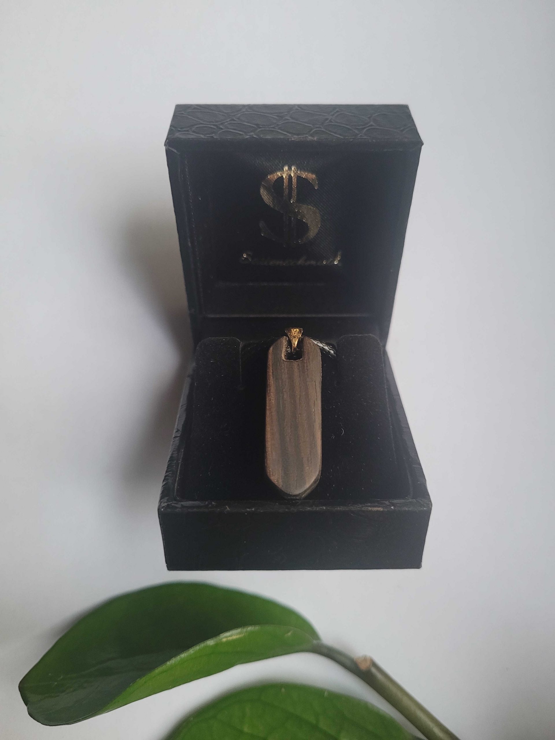 Saitenschmuck „Noten“ Halskette aus Makassar Ebenholz mit schwarzem Spinell – Bild 3