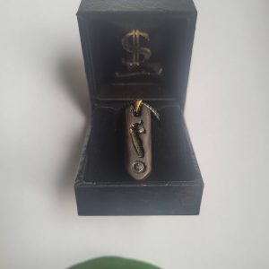 Saitenschmuck „Noten“ Halskette aus Makassar Ebenholz mit Granatstein